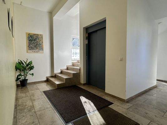 Fahrstuhlbereich Erdgeschoss mit Entrée