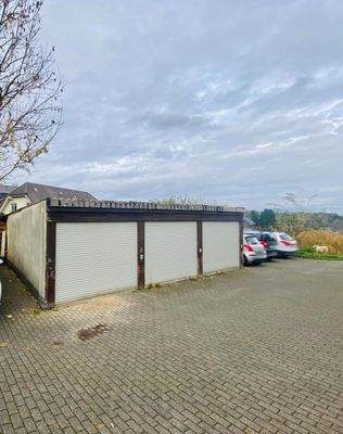 Garagen und Stellplätze