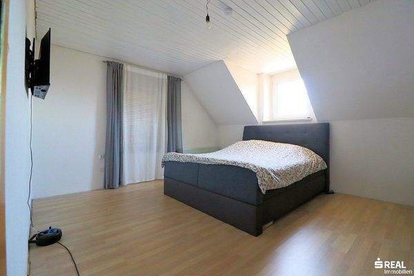 Schlafzimmer DG