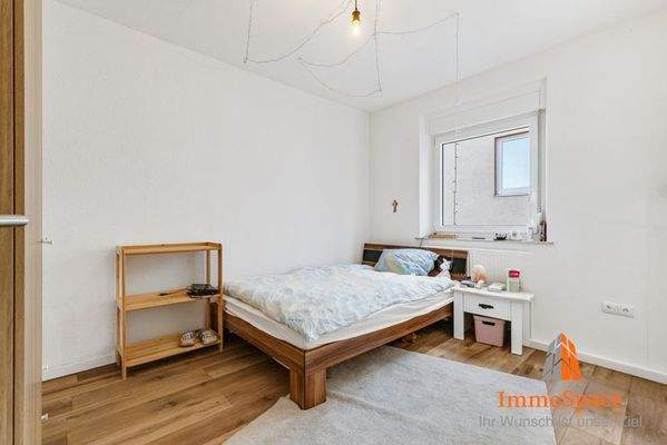 Blick in ein Schlaf- oder Kinderzimmer