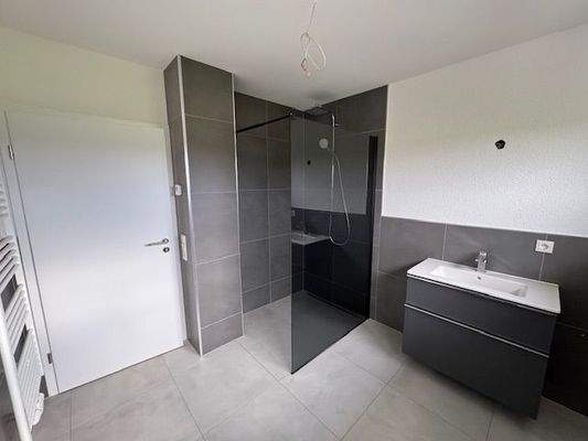  Badezimmer II im Obergeschoss