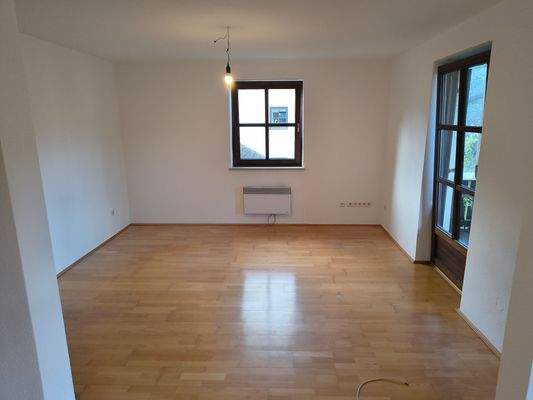 Wohnzimmer mit Zugang Balkon