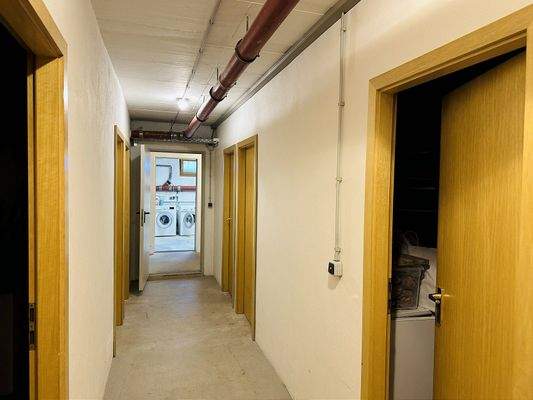 Zugang zum gemauerten Kellerraum der Wohnung