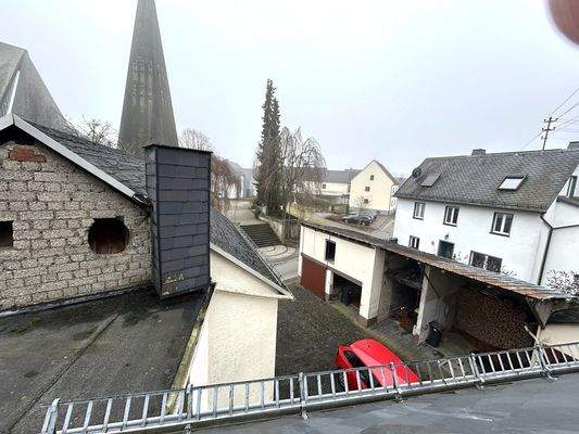Sicht in den Hof vom Dachgeschoss des Hauses
