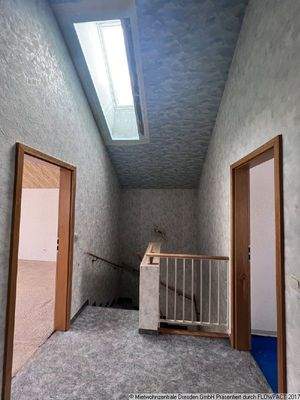 Flur oberer Ebene - Reihenendhaus in Schlottwitz