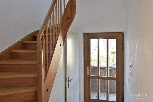 Eingangsbereich mit Treppenhaus