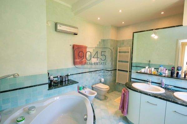 Exklusives Villenanwesen mit Seeblick in Garda - Gardasee