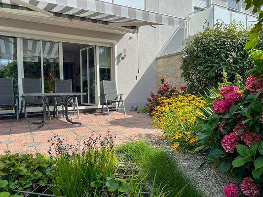 Westterrasse mit Markise