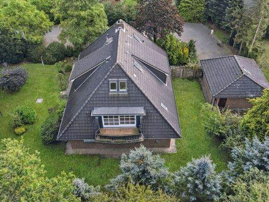 Luftansicht Haus und Garage