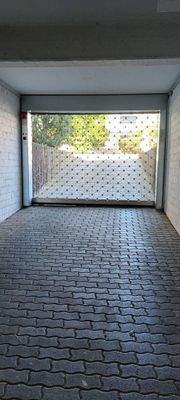 Tiefgaragen-Einfahrt