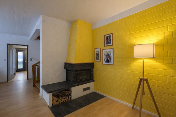 Wohnzimmer mit Kamin