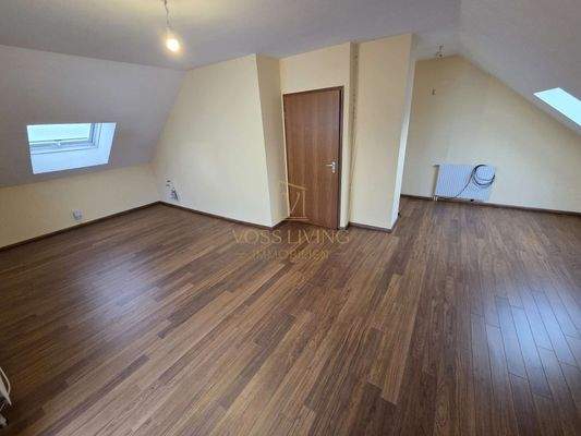 GroßesZimmer_ObergeschossmitZugangzumBalkon