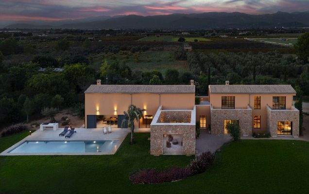 Abendstimmung mit Blick in die Berge