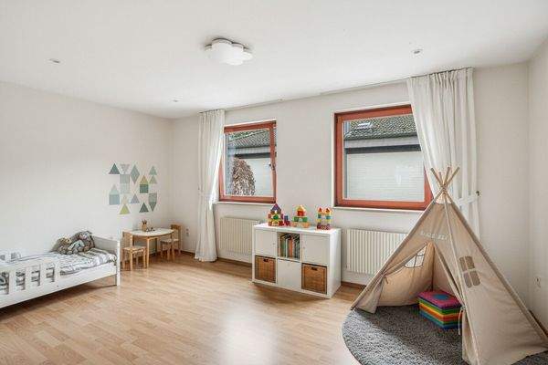 Kinderzimmer im Erdgeschoss (KI Einrichtungsbeispiel)