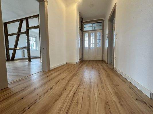 Diele mit Blick ins Wohnzimmer