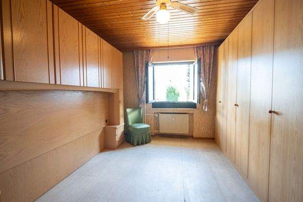 Schlafzimmer 2 von 2 EG