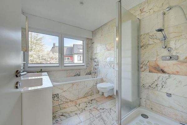 Badezimmer im Obergeschoss