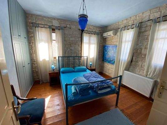 2 komplett ausgestattete Steinvillen mit schönen Gärten und 3 zusätzlichen Baurechten