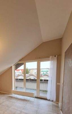 Wohnzimmer Blick Richtung Balkon.jpg