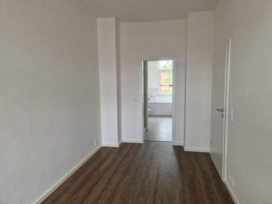 Schlafzimmer Blick zum Bad