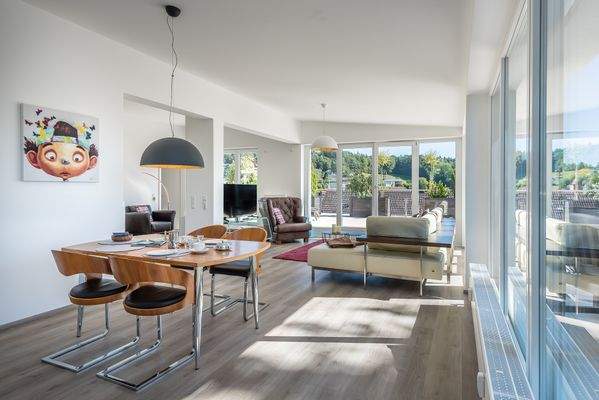 Wohn-Ess und Küchenbereich 