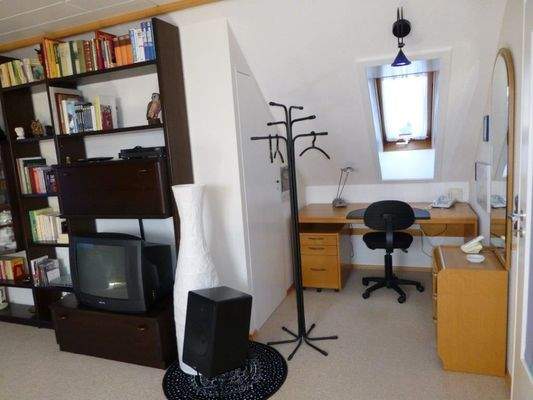 mit hellem Arbeitsplatz