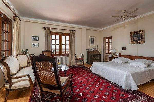 Großes Hauptschlafzimmer