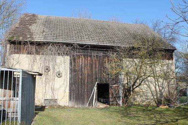 Nebengelass mit Stallungen und Kohlenkeller