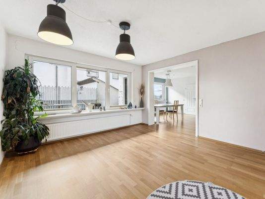 Großzügiges Zweifamilienhaus