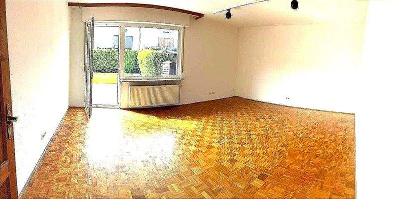 Wohnzimmer mit Terrasse