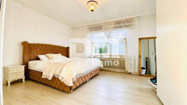 OG Schlafzimmer / Zugang Balkon