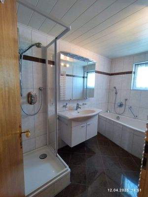 Badezimmer im Obergeschoss