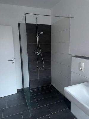 Wohnung 3 Bad Dusche .jpg