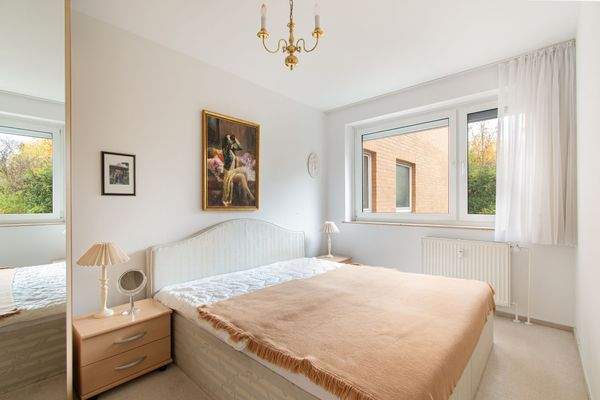 Schlafzimmer mit elektrischen Aussenrolläden