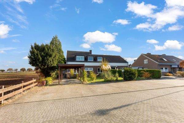 Stellplätze & Carport