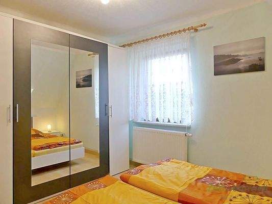 Kleiderschrank im Schlafzimmer