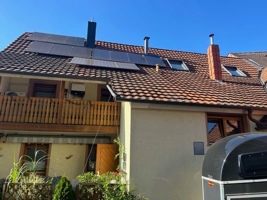 rückansicht mit pv anlage