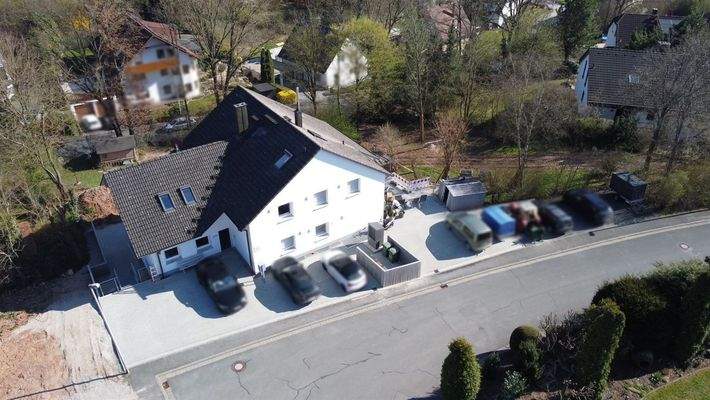 Haus von oben (großes Maß) mit allen Parkplätzen