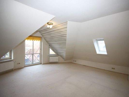 Großzügiges Schlafzimmer