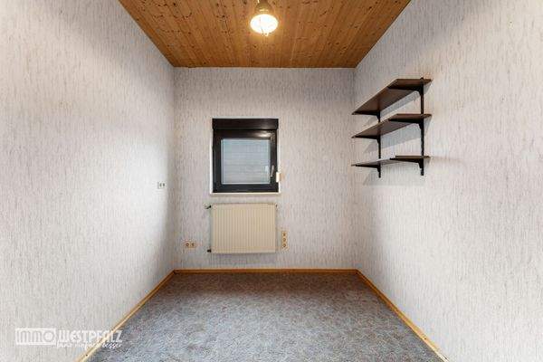 Ankleidezimmer/ Büro OG