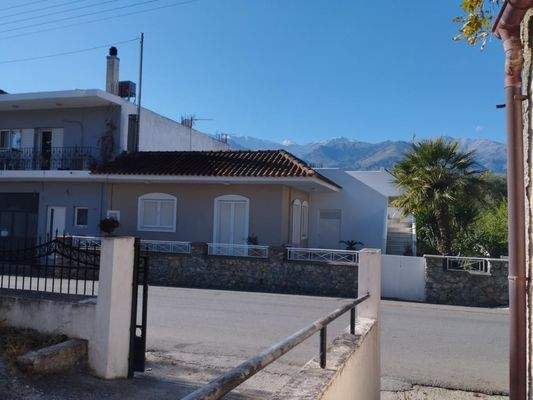 Kreta, Agii Pantes: Klassisches Steinhaus in traditionellem Dorf zu verkaufen