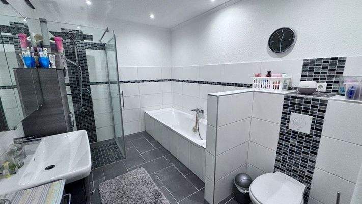 Hauptwohnung - Vollbad