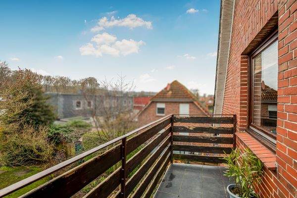 Schöner Balkon mit Südausrichtung und Blick ins Grüne