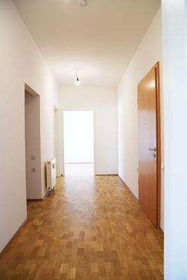 Geräumige Diele mit Abstellfläche