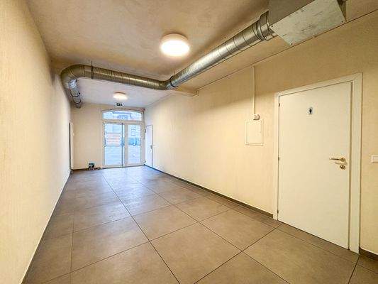 11 Ladenfläche "hinten"