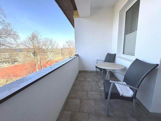 Balkon am Wohnzimmer straßenseitig