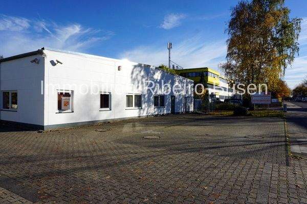 Parkmöglichkeiten vor dem Gebäude