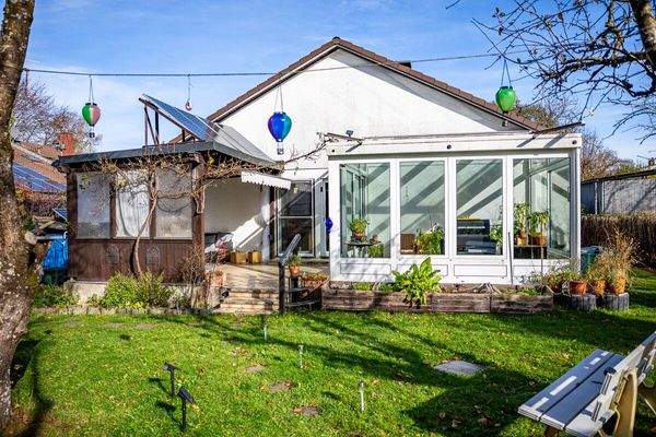 Terrasse mit Pergola & Wintergarten
