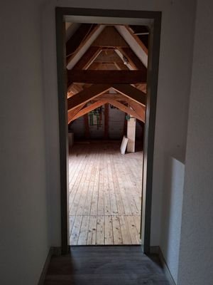 Collegien 81 DG Flur zum Dachboden