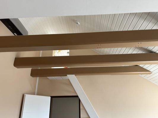 Wohn-/ Esszimmer - offene Balken zum Spitzdach